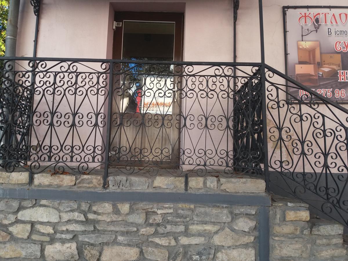 Уютные Апартаменты В Самом Сердце Старого Города Kamjanets-Podilskyj Exteriör bild